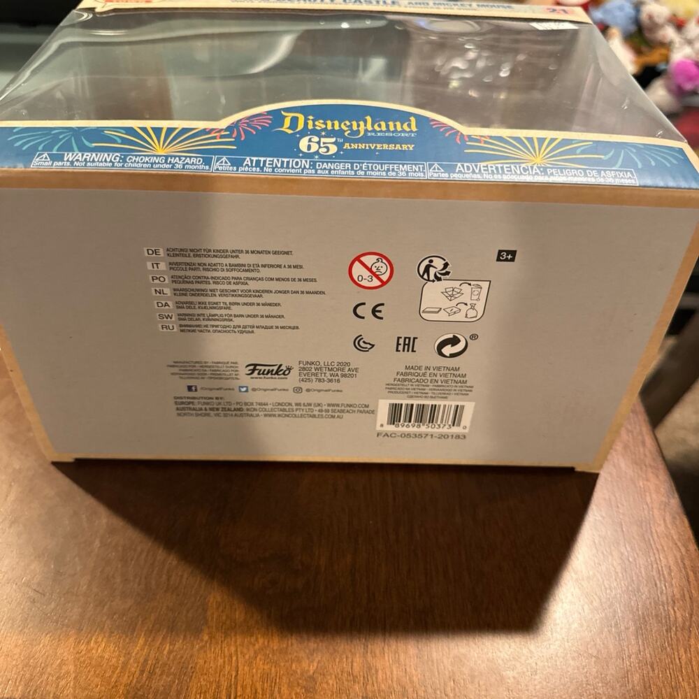 Sleeping beauty castle and mickey mouse Funko pop 21 (Listing #1) - Picture 6 of 6